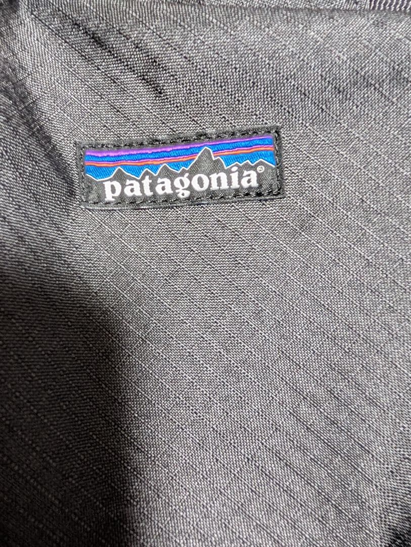 patagonia ブラックホールキューブ6リットル　ブラック/ターコイズ
