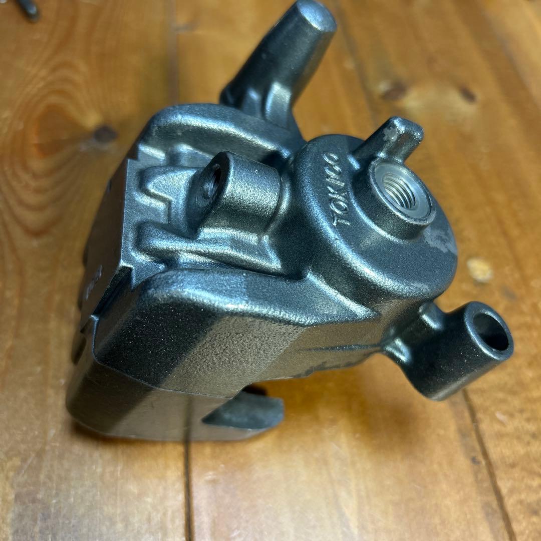 ZZR400 リヤブレーキキャリパー