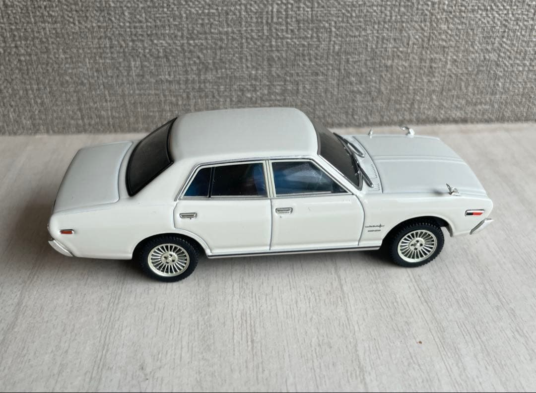 LV-N43 08a 日産 セドリック 1973年トミカリミテッドヴィンテージ