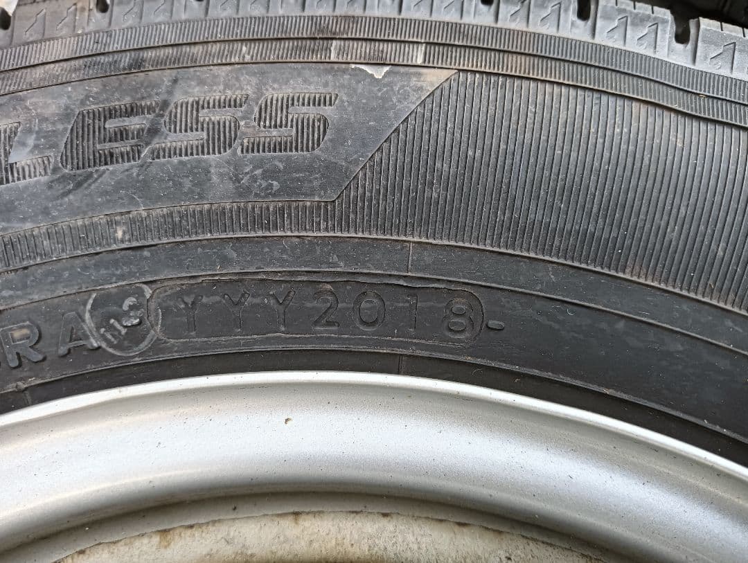 ①YOKOHAMA 145/80R12　鉄ホイル