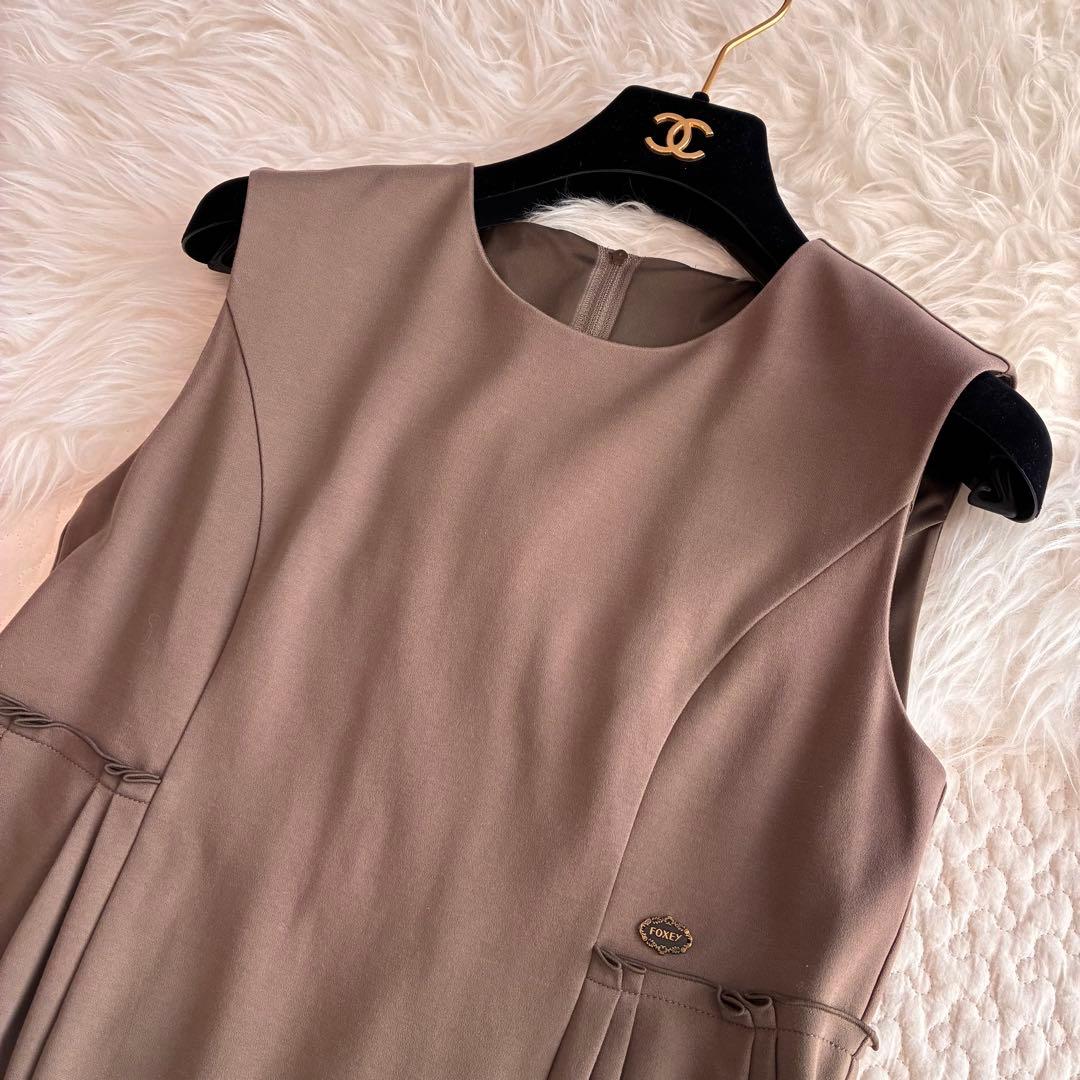 美品♡フォクシーニューヨーク　ノースリーブワンピース　ロゴプレート　42