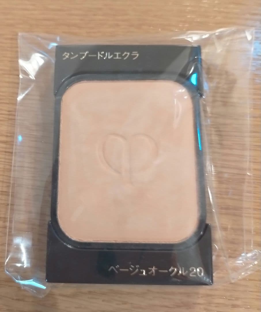 クレ・ド・ポーボーテタンプードルエクラ　ベージュオークル20
