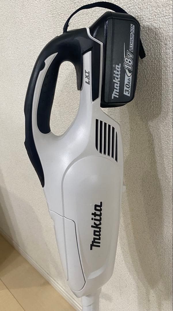 マキタ　makita 充電式クリーナ　CL182FD 純正バッテリー、充電器付き