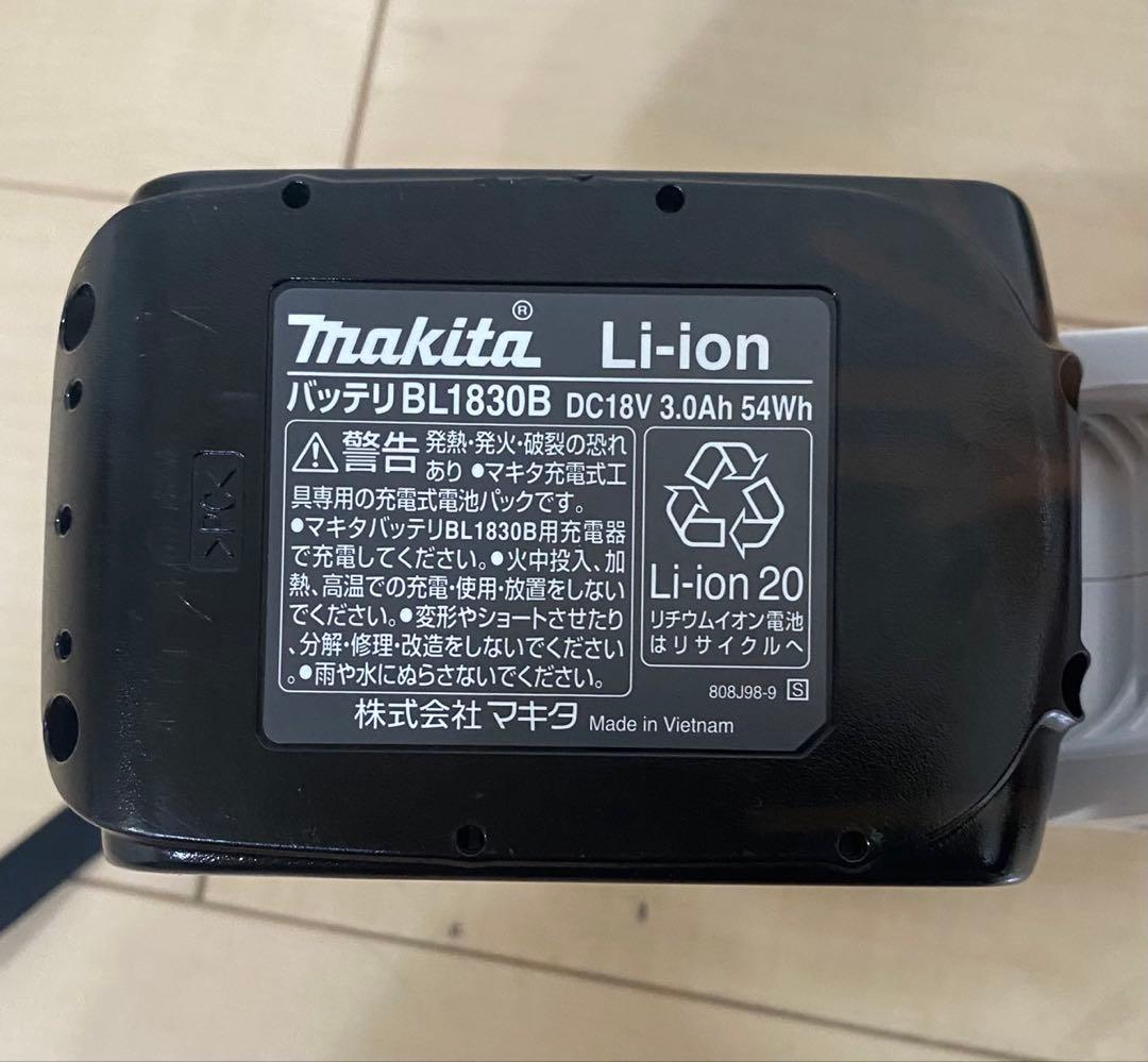 マキタ　makita 充電式クリーナ　CL182FD 純正バッテリー、充電器付き