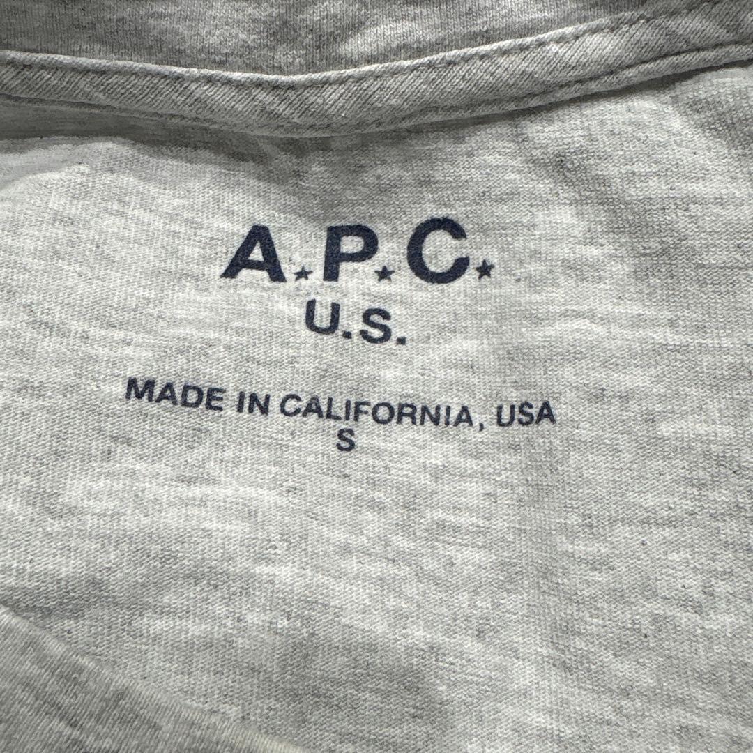 A.P.C. グレー ロゴ Tシャツ