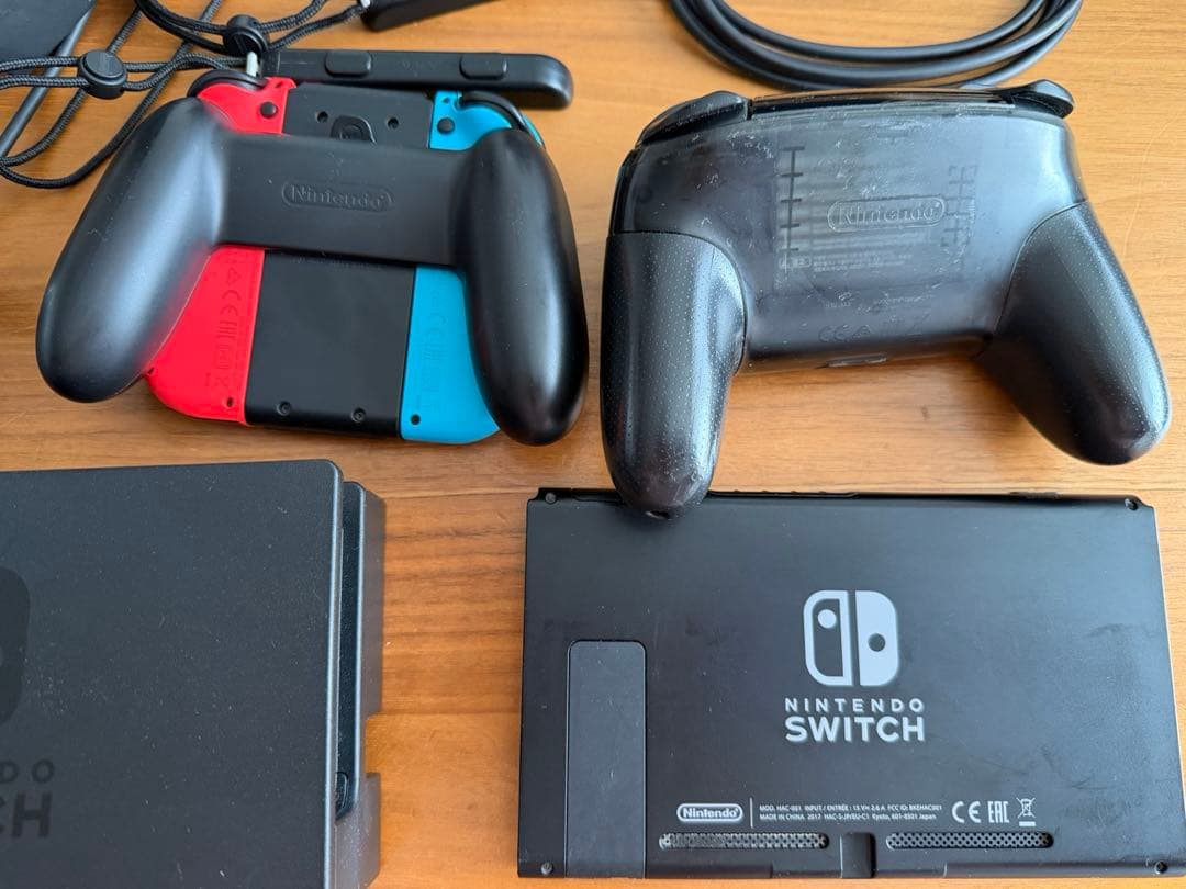 任天堂スイッチ Nintendo Switch 本体 とコントローラー