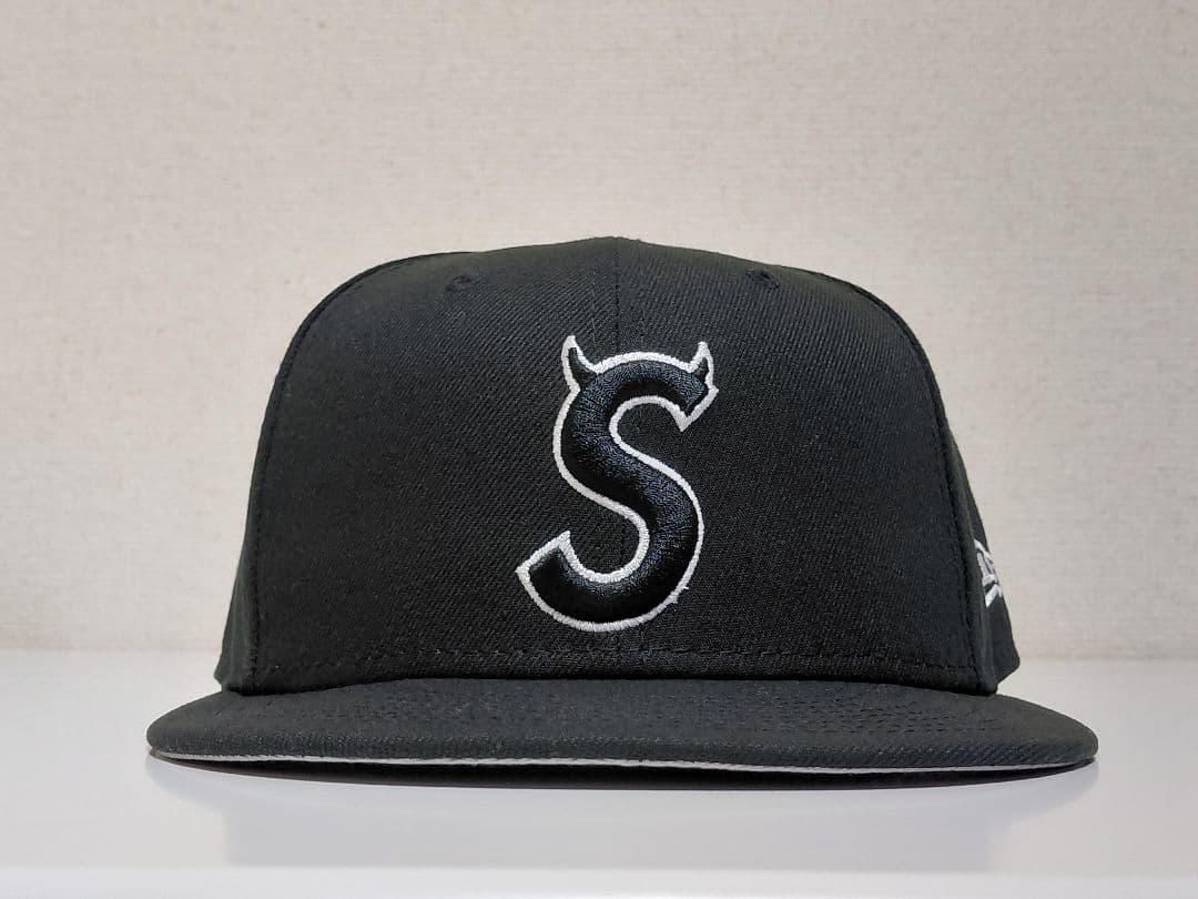 【極美品】Supreme × New Era　ツノ S Logo \"Black