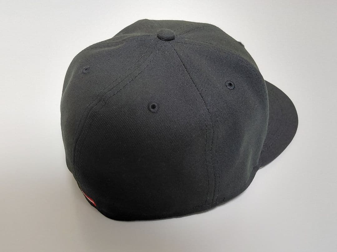 【極美品】Supreme × New Era　ツノ S Logo \"Black