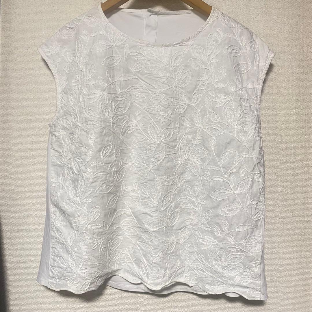 ビアズリー フロント刺繍フレアカットソーBEARDSLEY 白　ホワイト