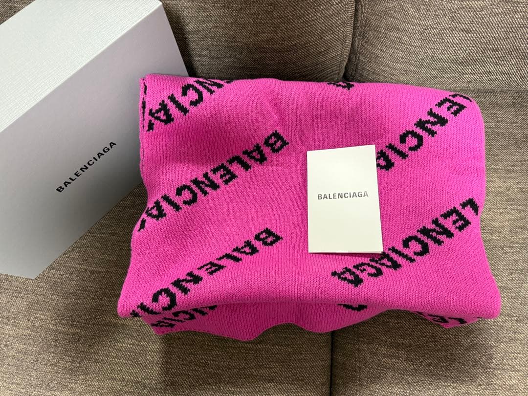 BALENCIAGA ピンク マフラー