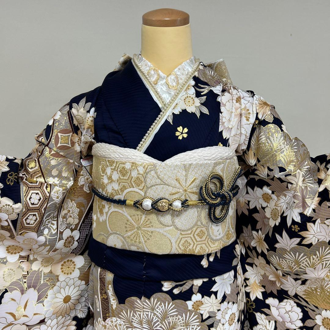 紺地の豪華な金彩振袖フルセット(着付け小物)