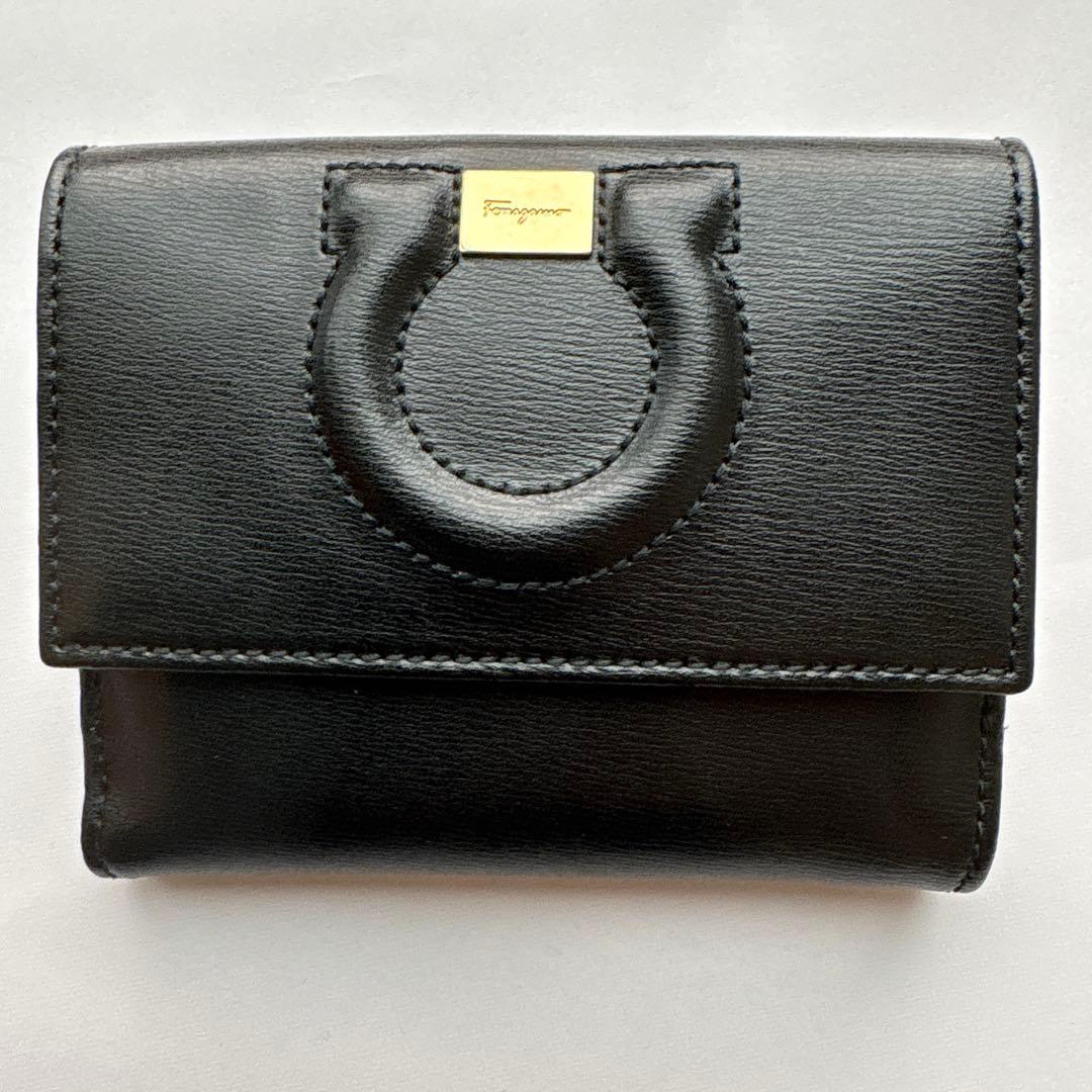 Salvatore Ferragamo ブラックレザー二つ折り財布