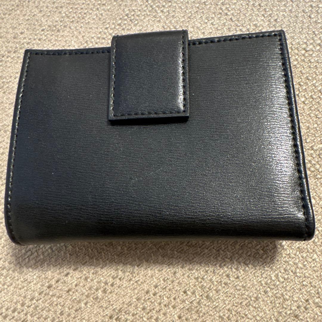 Salvatore Ferragamo ブラックレザー二つ折り財布