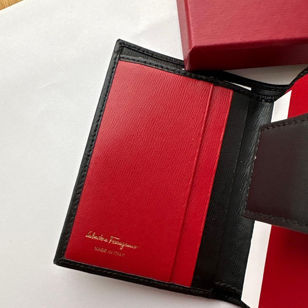 Salvatore Ferragamo ブラックレザー二つ折り財布