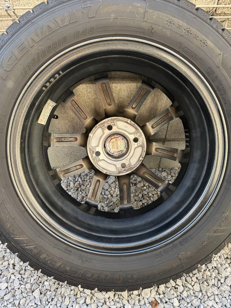 社外15インチアルミホイール175/65R15 スタッドレスタイヤ付き４本SET