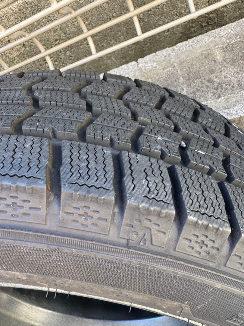社外15インチアルミホイール175/65R15 スタッドレスタイヤ付き４本SET