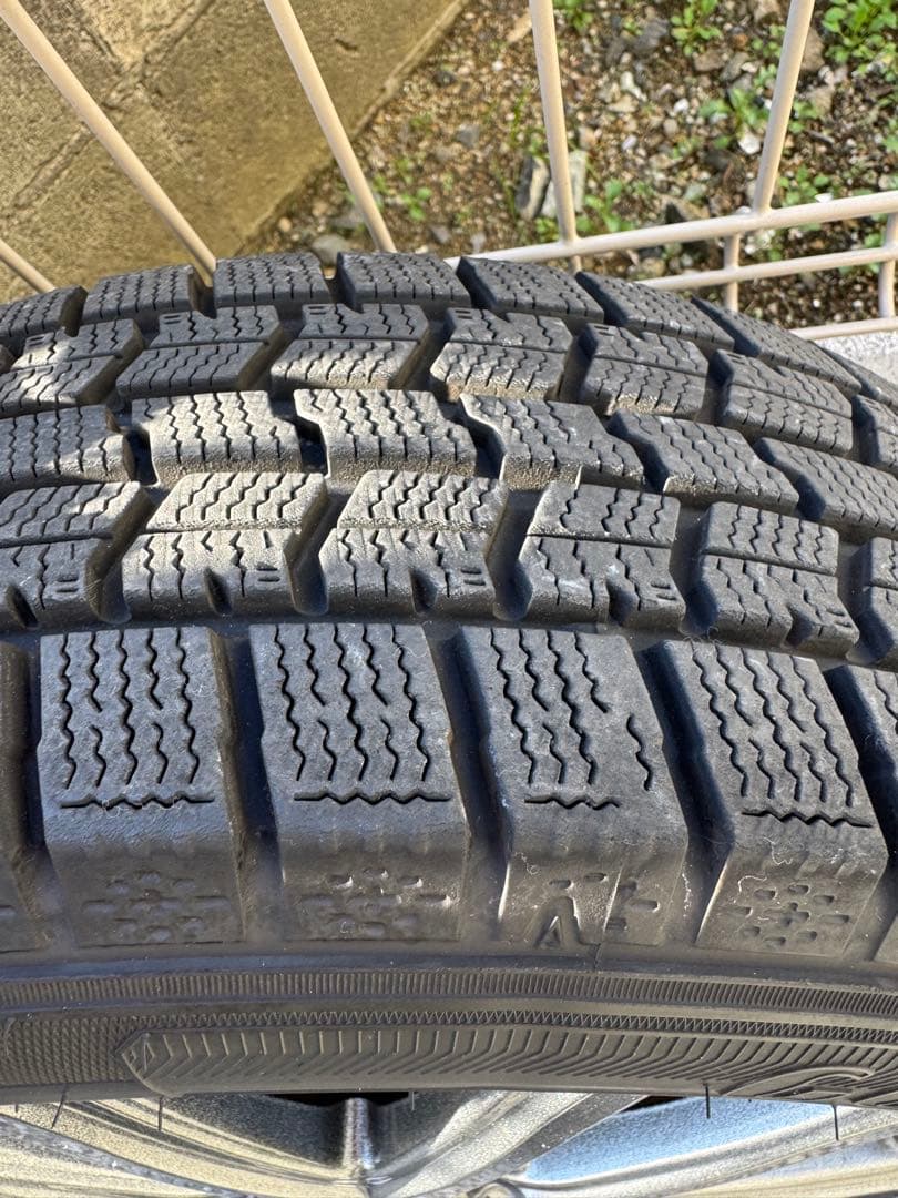 社外15インチアルミホイール175/65R15 スタッドレスタイヤ付き４本SET