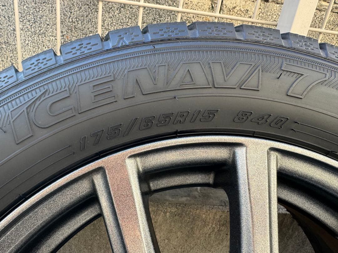 社外15インチアルミホイール175/65R15 スタッドレスタイヤ付き４本SET
