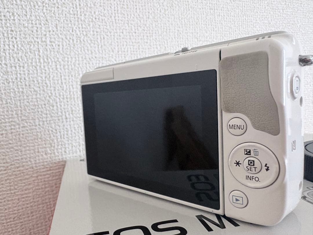 EOS M10 ミラーレス一眼カメラ