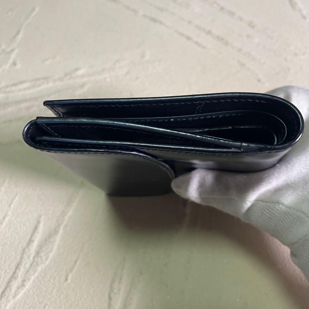 GUCCI グッチ　二つ折り財布パテント　エナメル　留め具Gマークブラック