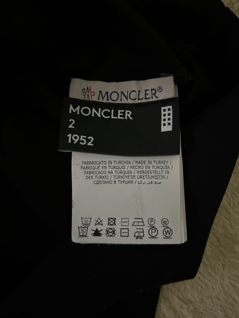 【美品】MONCLER モンクレール Tシャツ ブラック ワッペンロゴ S