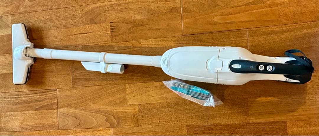 D*郎様 Makita スティッククリーナー 本体　充電器　紙パック10枚付き