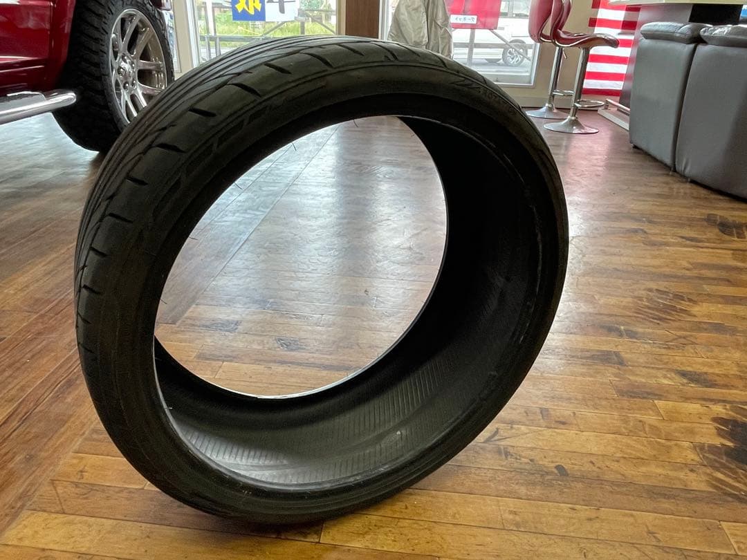 NITTO 255/30R21 6分山以上　2021年製造　側面一部ゴムえぐれ