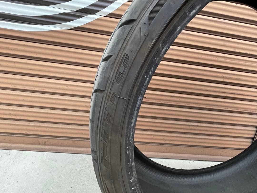 NITTO 255/30R21 6分山以上　2021年製造　側面一部ゴムえぐれ