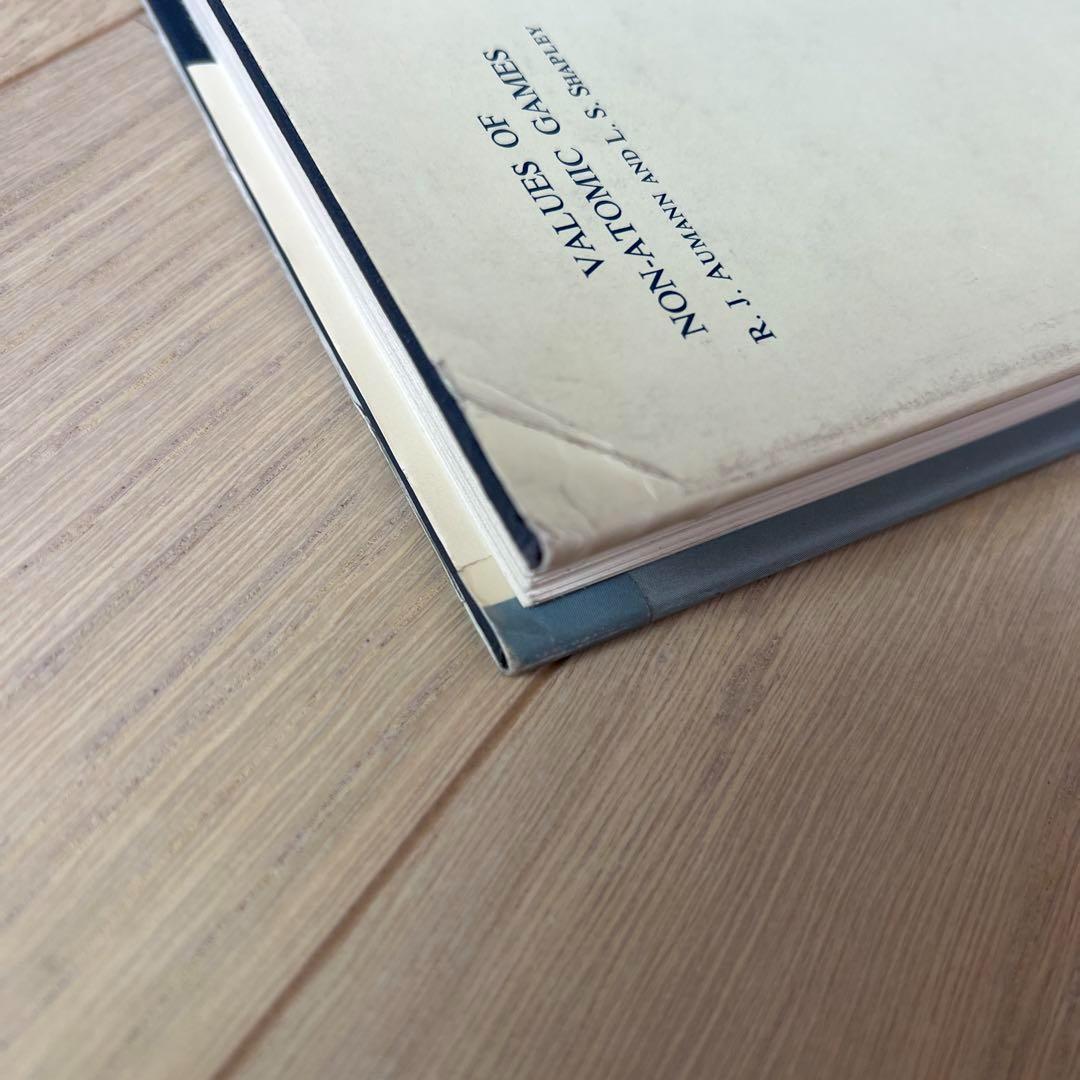 洋書 Core and Equilibria of a Large Economy