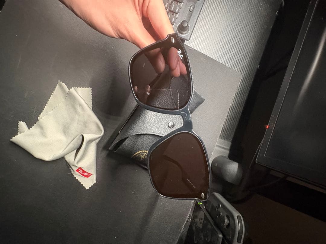 Ray-Ban ブラック サングラス RB4392D