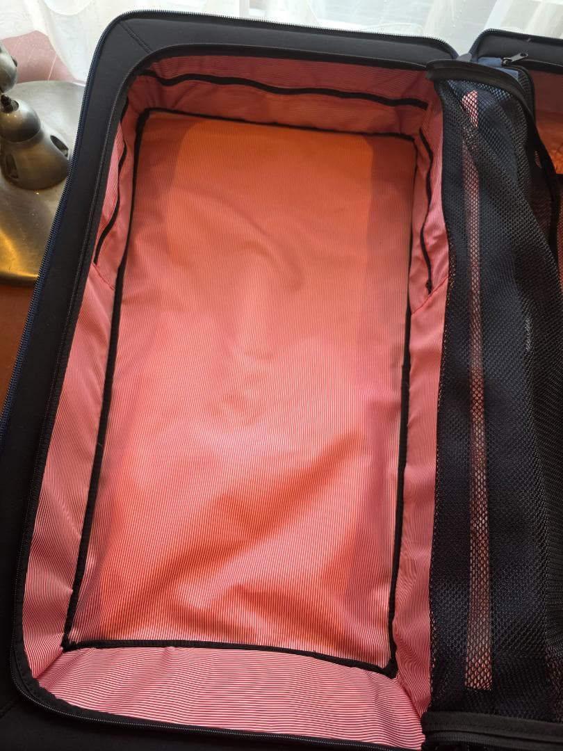 Herschel Supply Co. 大容量 キャリーケース（ネイビー）