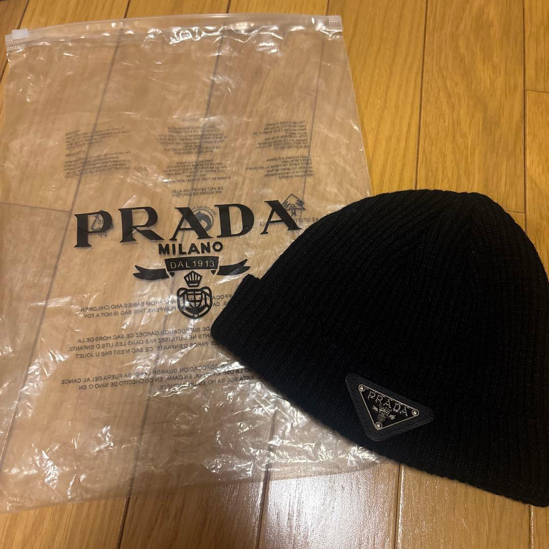 PRADA ノベルティー　ニット帽