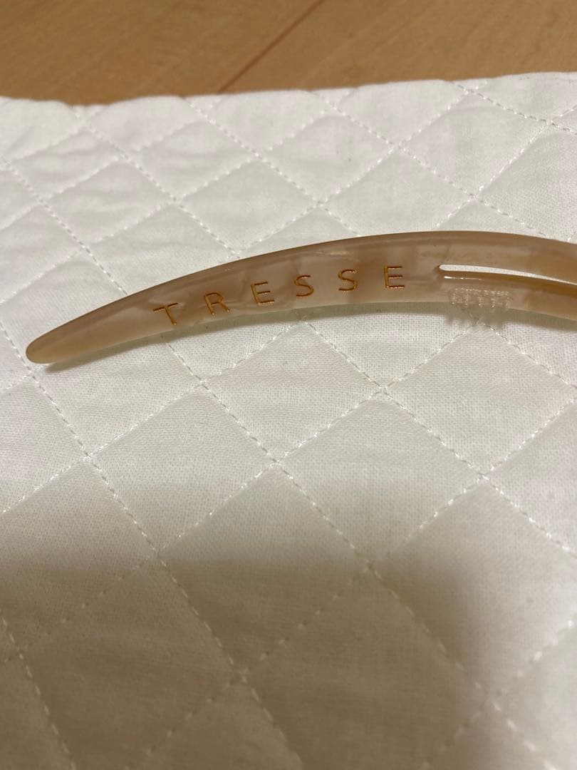 TRESSE アイボリーマーブル模様　カチューシャ　袋付き未使用品
