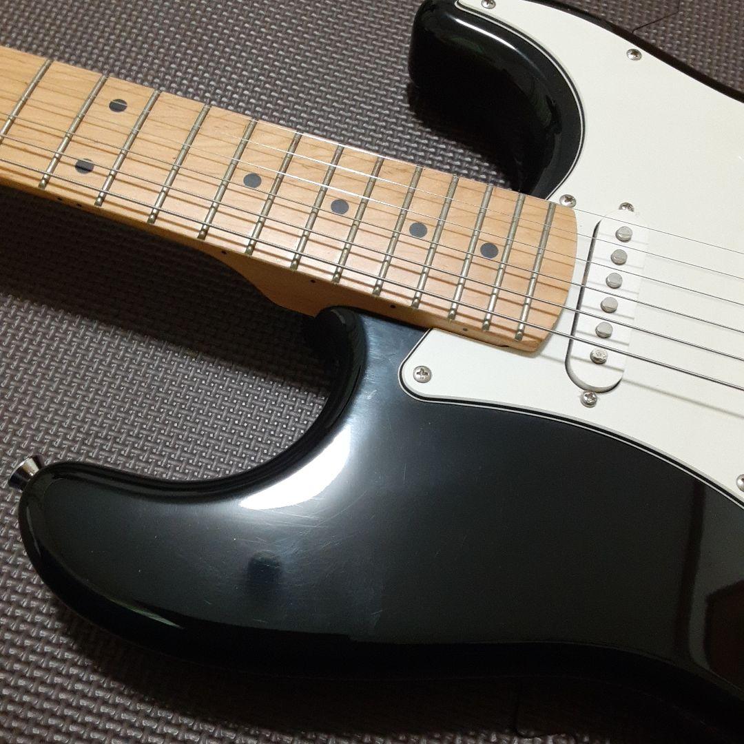 フォトジェニック　ブラック エレキギター　ストラト