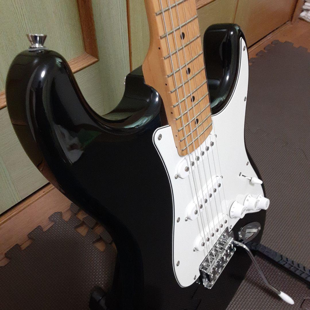フォトジェニック　ブラック エレキギター　ストラト
