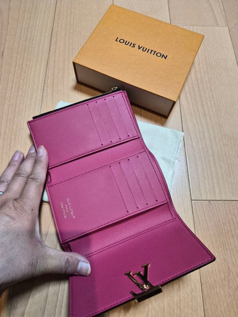 ルイヴィトン カプシーヌコンパクト美品