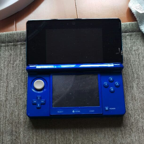 ニンテンドー3DS  ブルー