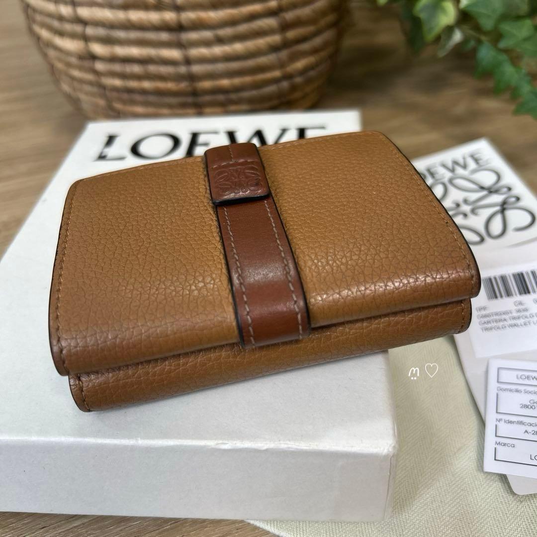 LOEWE　ロエベ　トライフォールドウォレット　三つ折り　コンパクトミニ財布