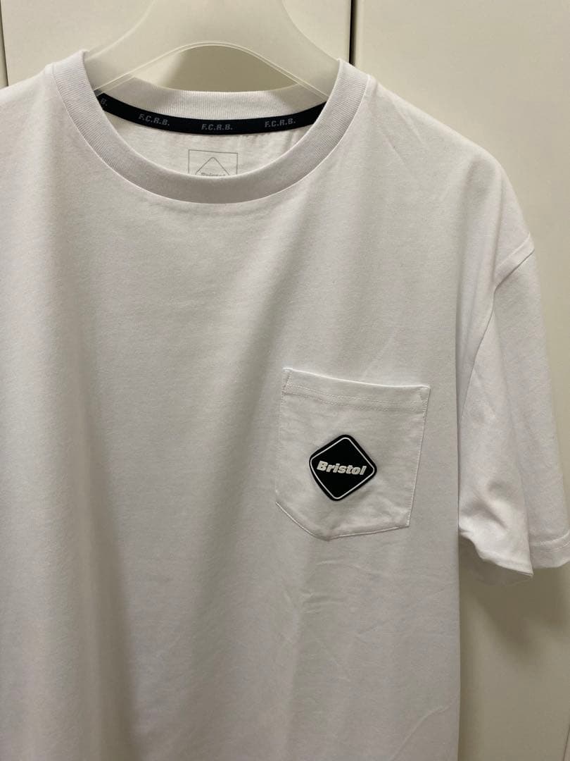 新品タグ付き！VERTICAL LOGO EMBLEM POCKET TEE