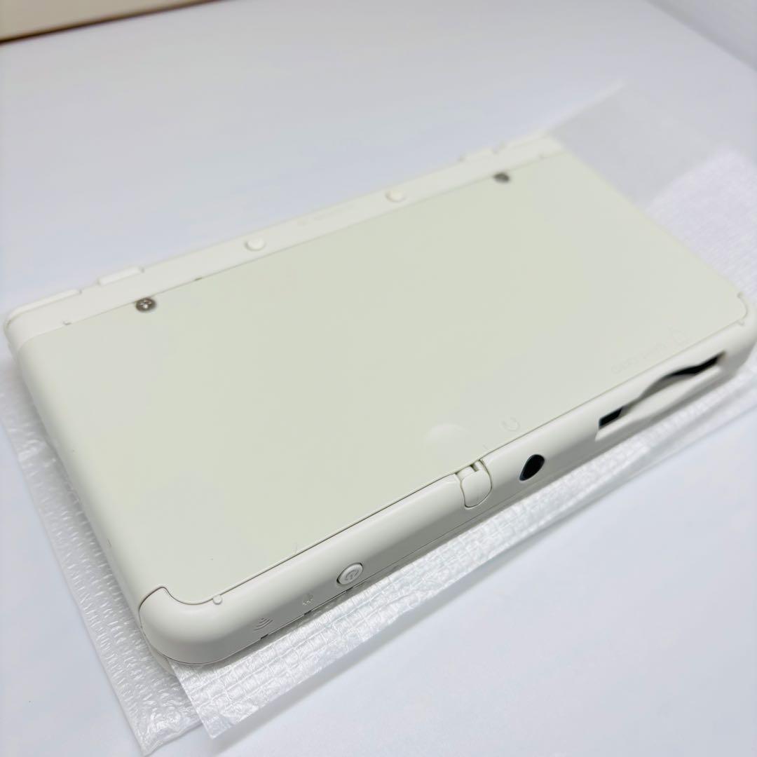 2449【ほぼ新品】Newニンテンドー3DS きせかえプレート ホワイト