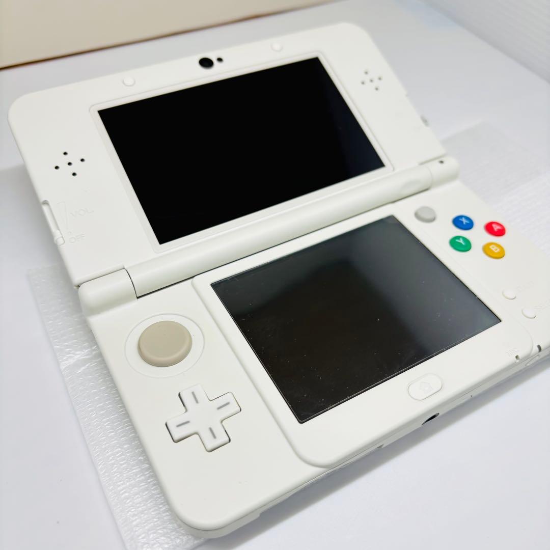 2449【ほぼ新品】Newニンテンドー3DS きせかえプレート ホワイト