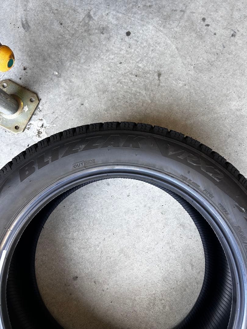 205/55R17 BLIZZAK VRX2スタッドレス中古タイヤ