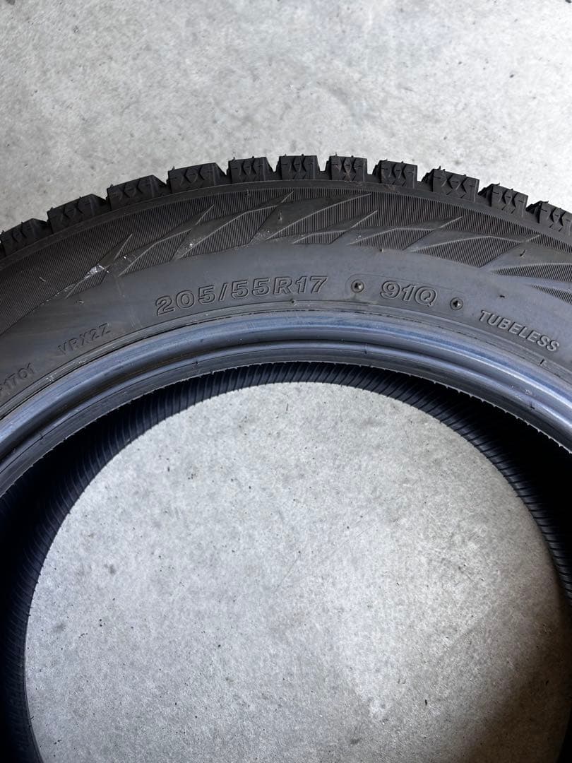 205/55R17 BLIZZAK VRX2スタッドレス中古タイヤ