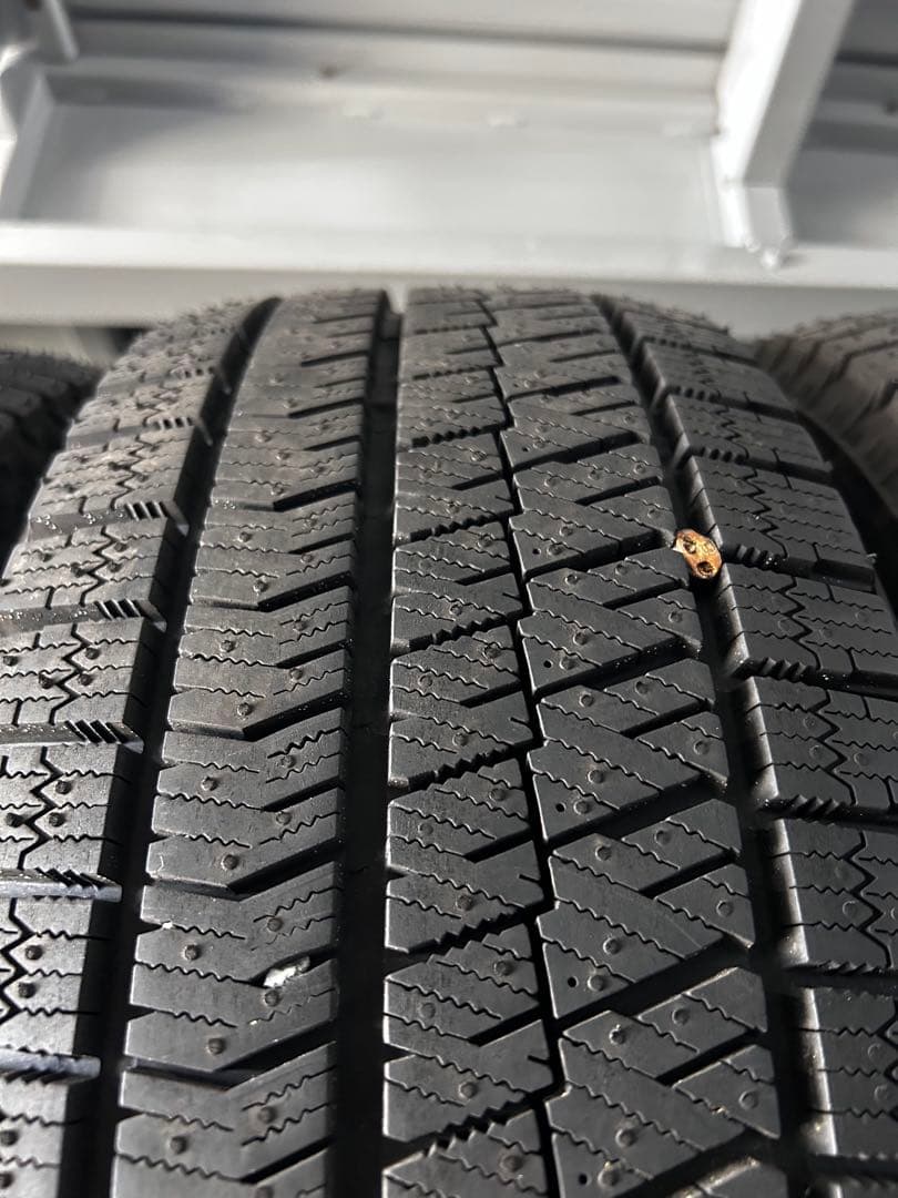 205/55R17 BLIZZAK VRX2スタッドレス中古タイヤ