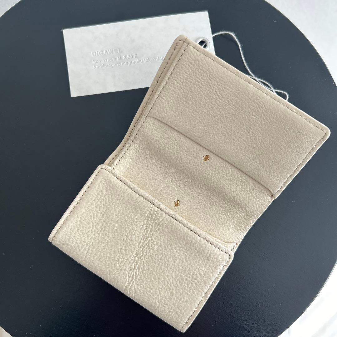 新品タグ付き DIGAWEL 三つ折り財布 白色Three-Fold Purse