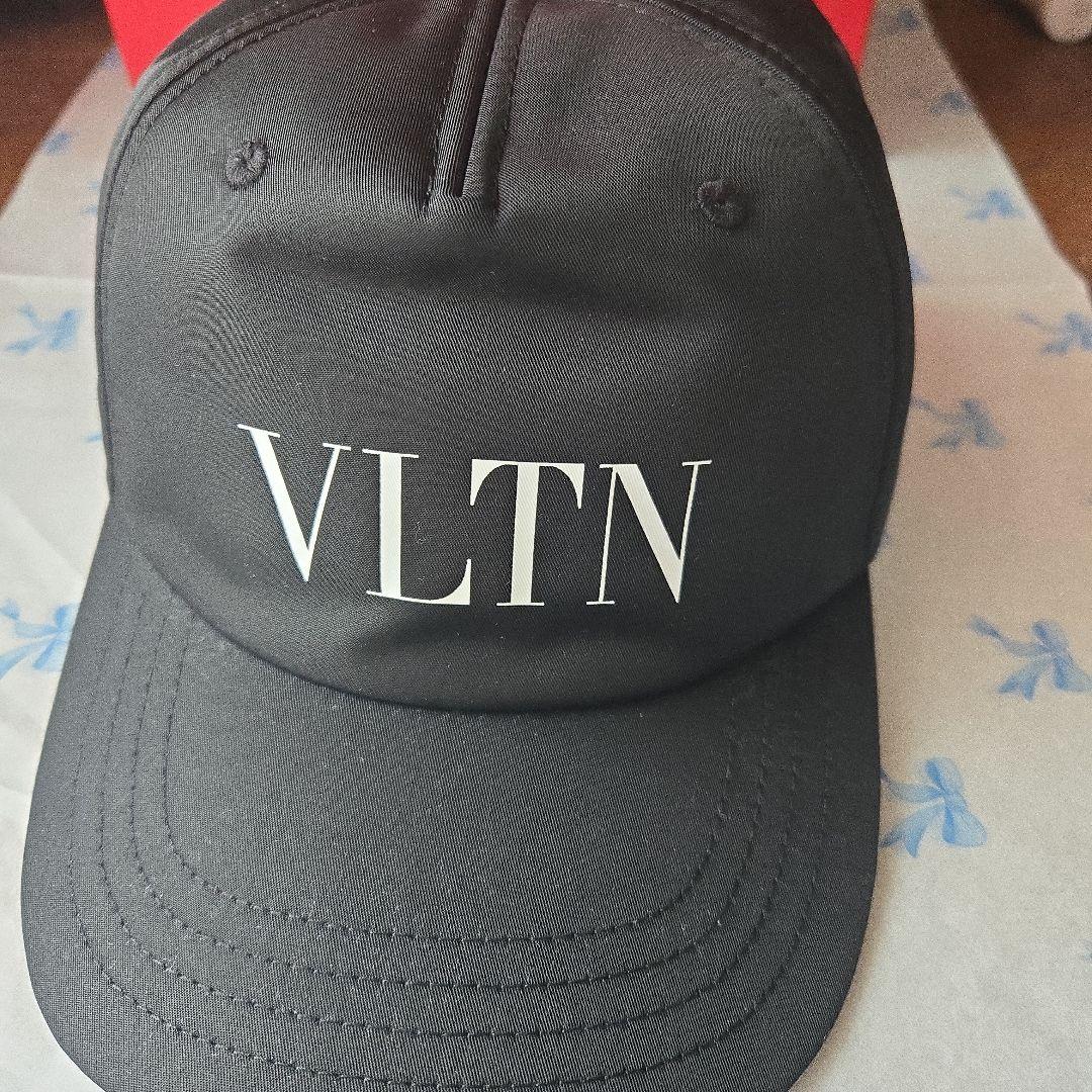 【ダル】VALENTINO キャップ ブラック 帽子 正規品 箱付き