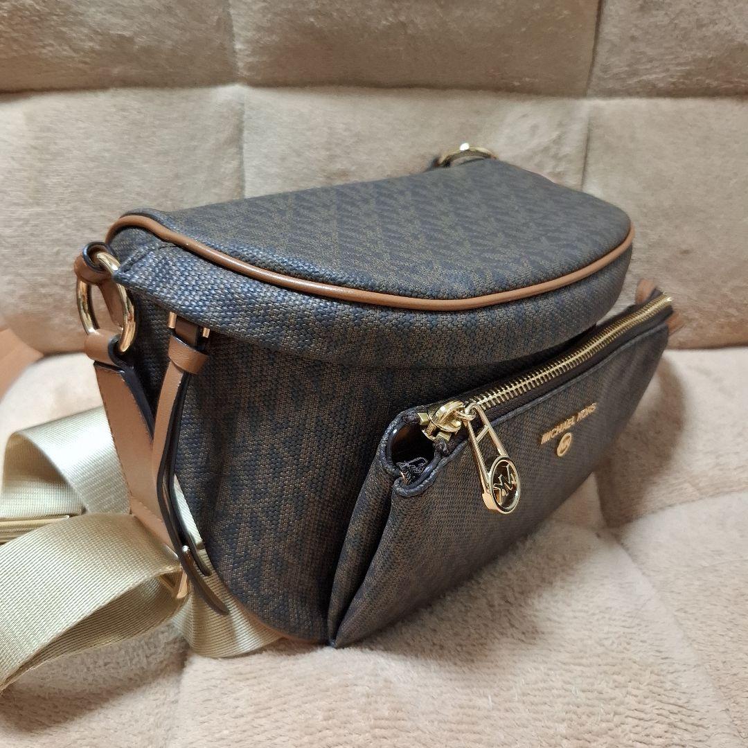 MICHAEL KORS ブラウン ボディバッグ