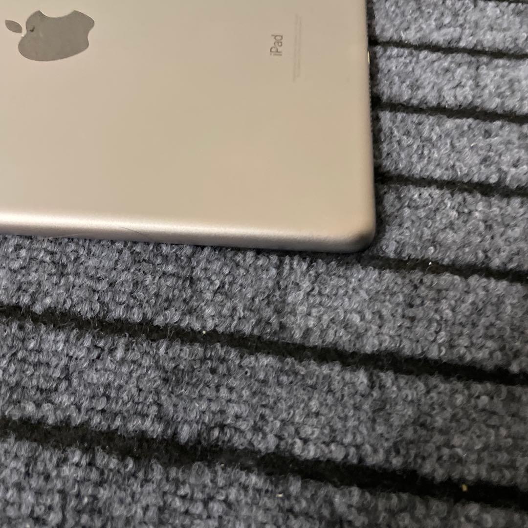 13 iPad 5世代 32GB Wi-Fi スペースグレイ