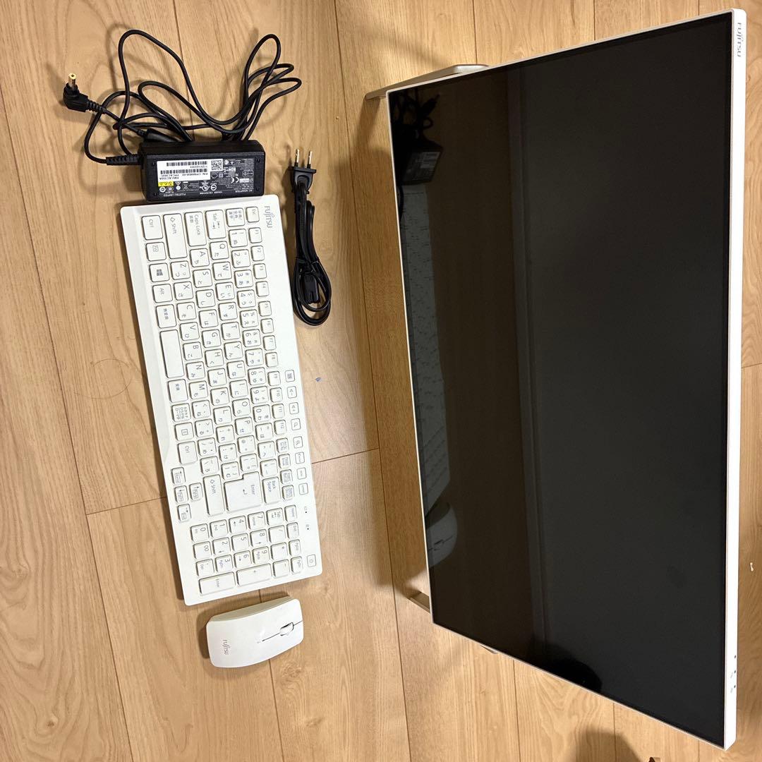 【⚠️最終値下げ！！】ジャンク品ホワイト デスクトップPC キーボード・マウス付属