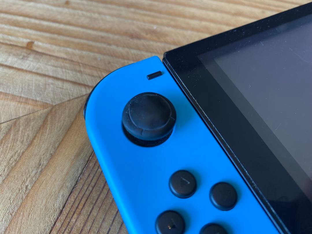 Nintendo Switch 本体 赤と青ジョイコン